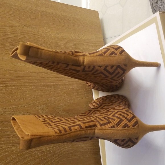 Catherine Malandrino knit bootie like new - Picture 4 of 6